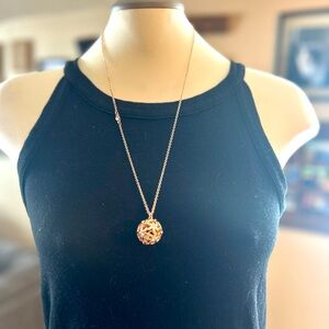 GUESS Elegant Gold Pendant Necklace
